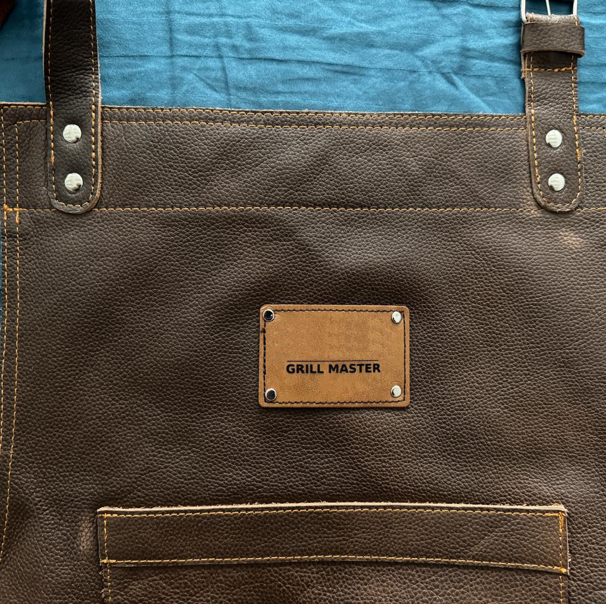 Personalisierte Leder Schürze aus Echtleder – BBQ & Werkstatt Schürze mit Namensgravur