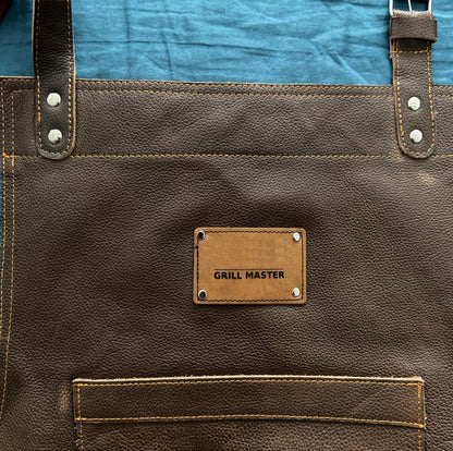 Personalisierte Leder Schürze aus Echtleder – BBQ & Werkstatt Schürze mit Namensgravur